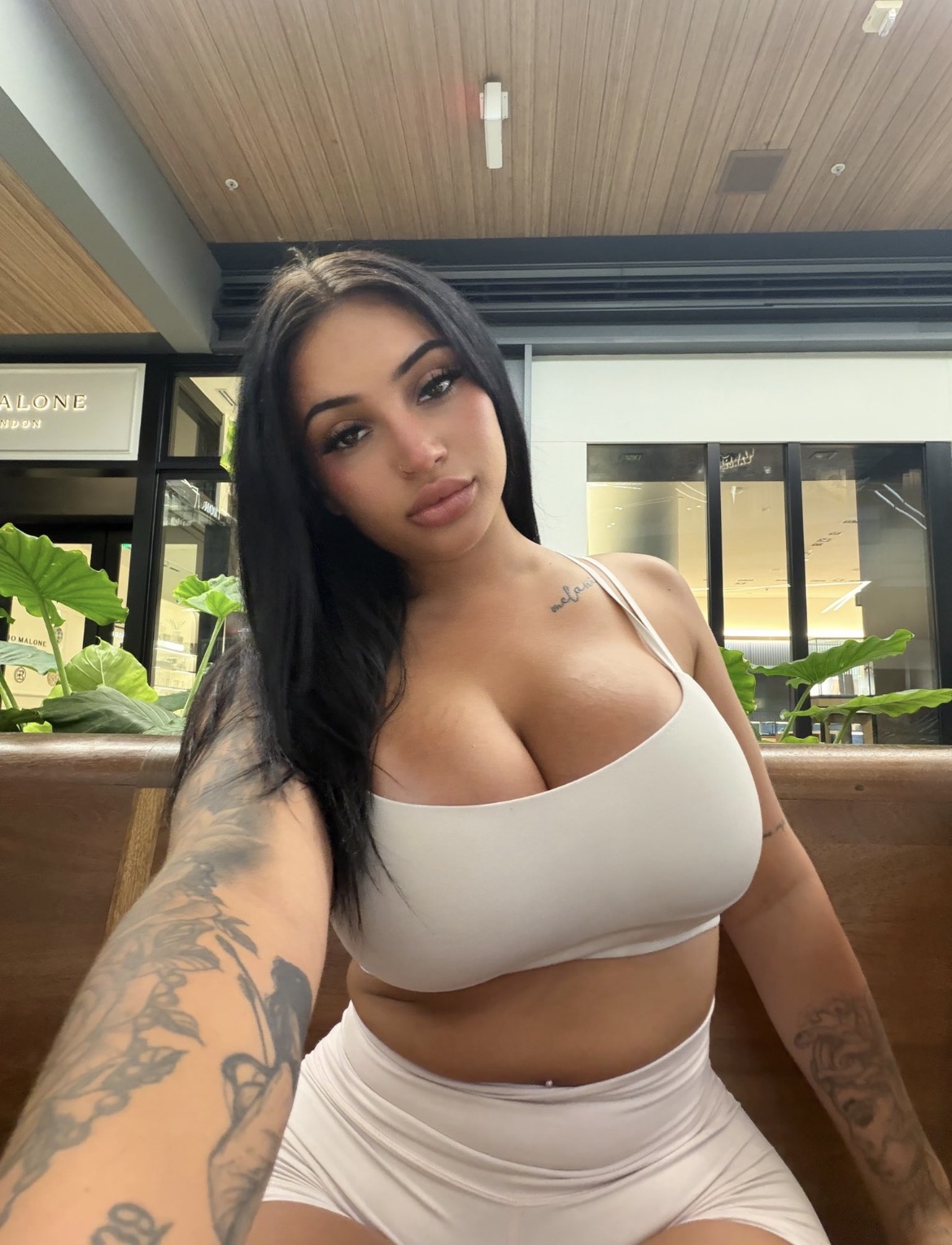 Very calm and always available🌸🌺🌼 - Photo 3