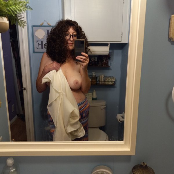 MEET ME LIVE IN KEY WEST ( men women couples - all are welcome ) - Photo 1