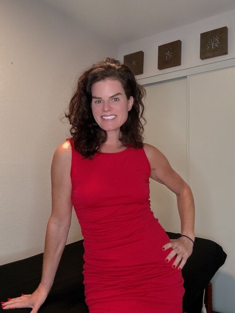 Therapeutic and Sensual Masseuse (and Dietitian) Here To Cater To You! - Photo 1