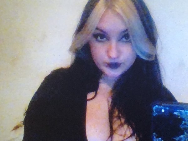 Youngest busty Goth girl/ Dommy mommy - Photo 3