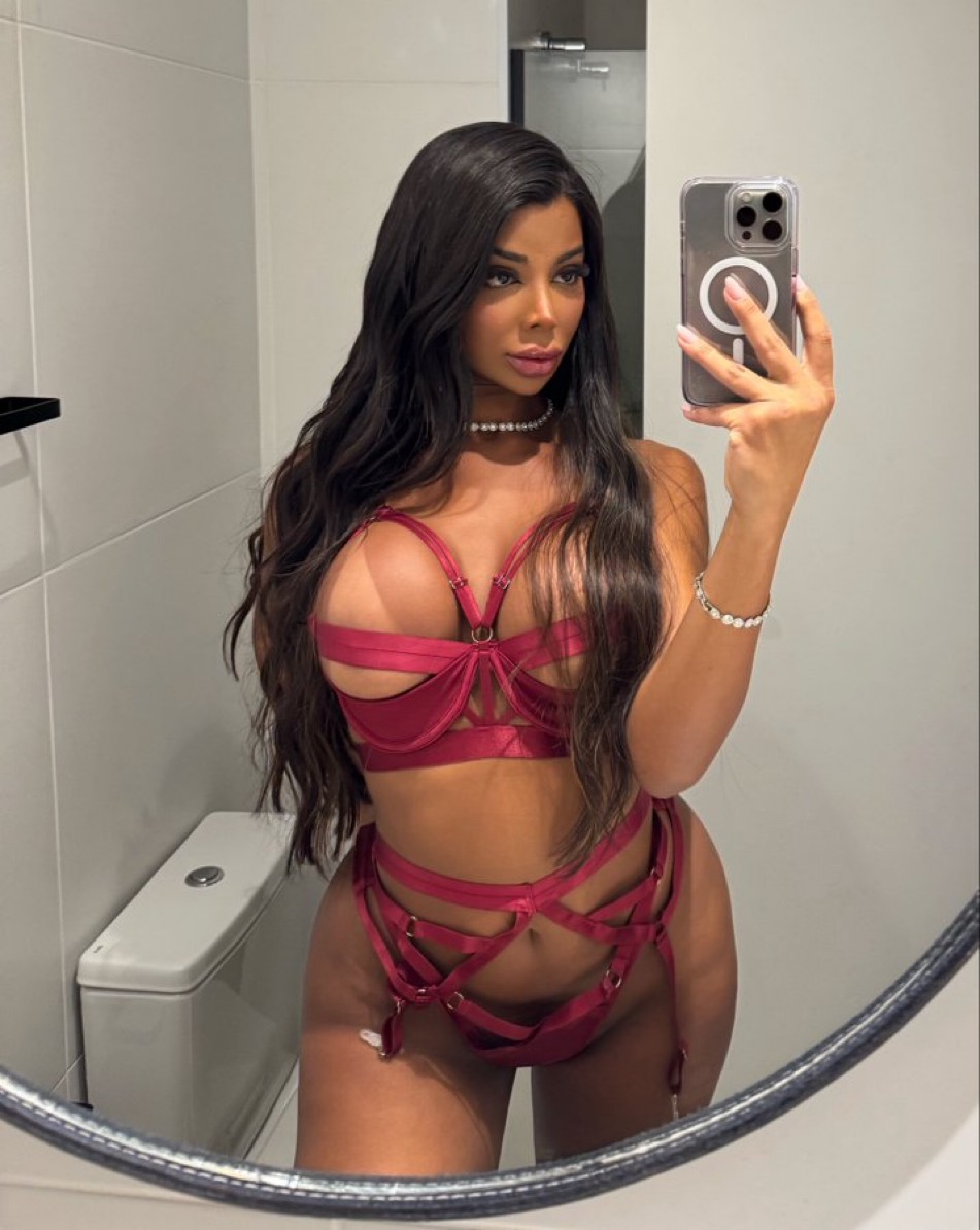 I'm Evelyn .. Hot Ts with nice dick 🥵 . I'm here to make you explore and fulfill your fantasy and sexual desire - Photo 1