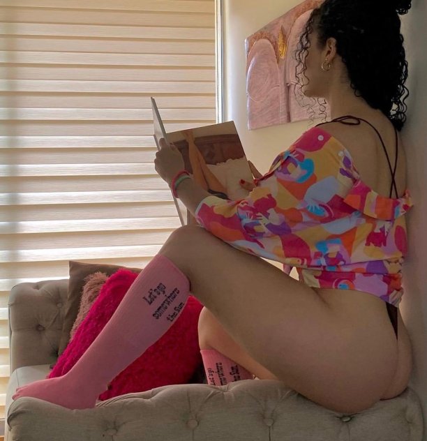 Available for both incall and outcall services - Photo 3