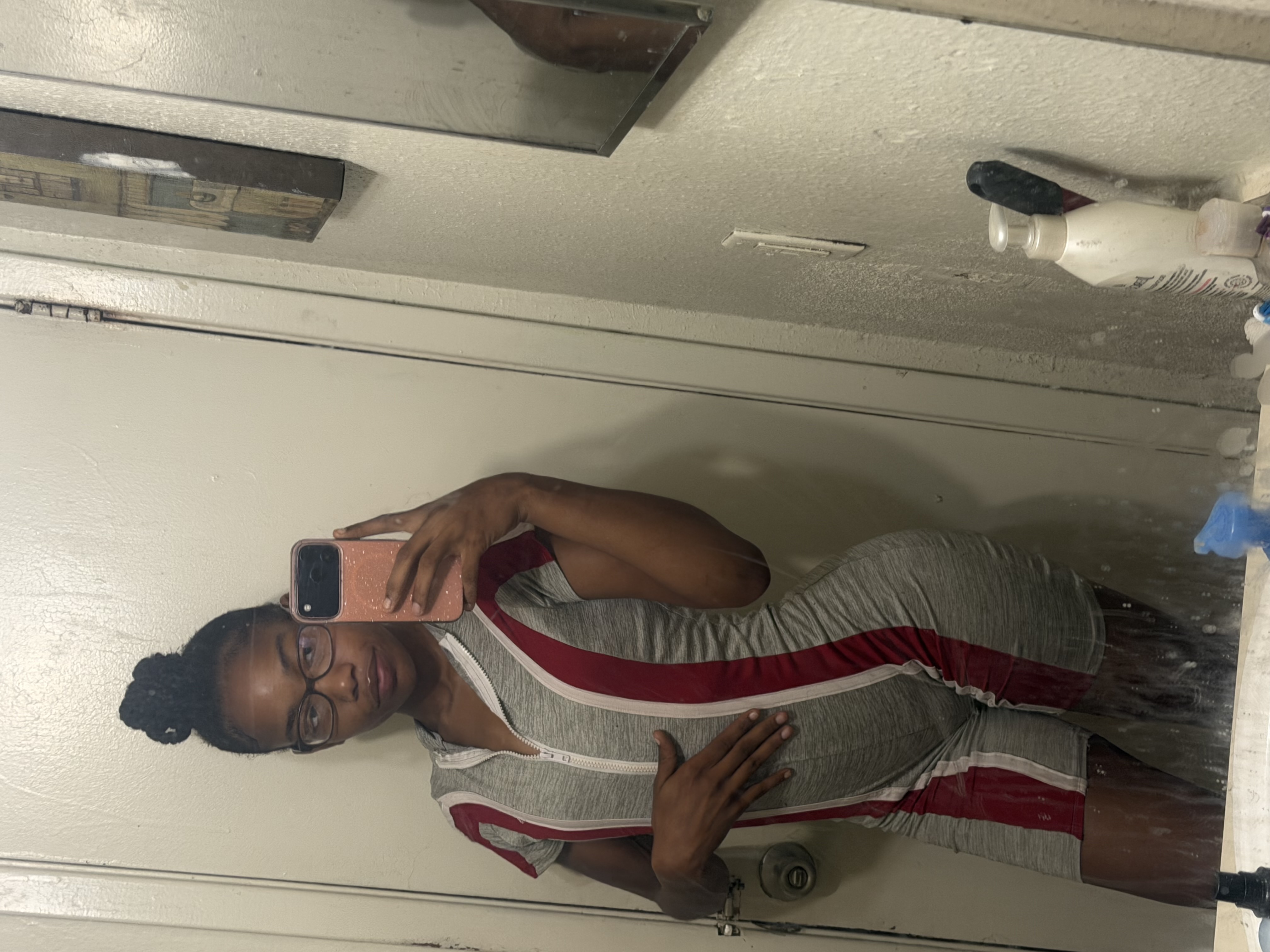 21 Slim  - Photo 1