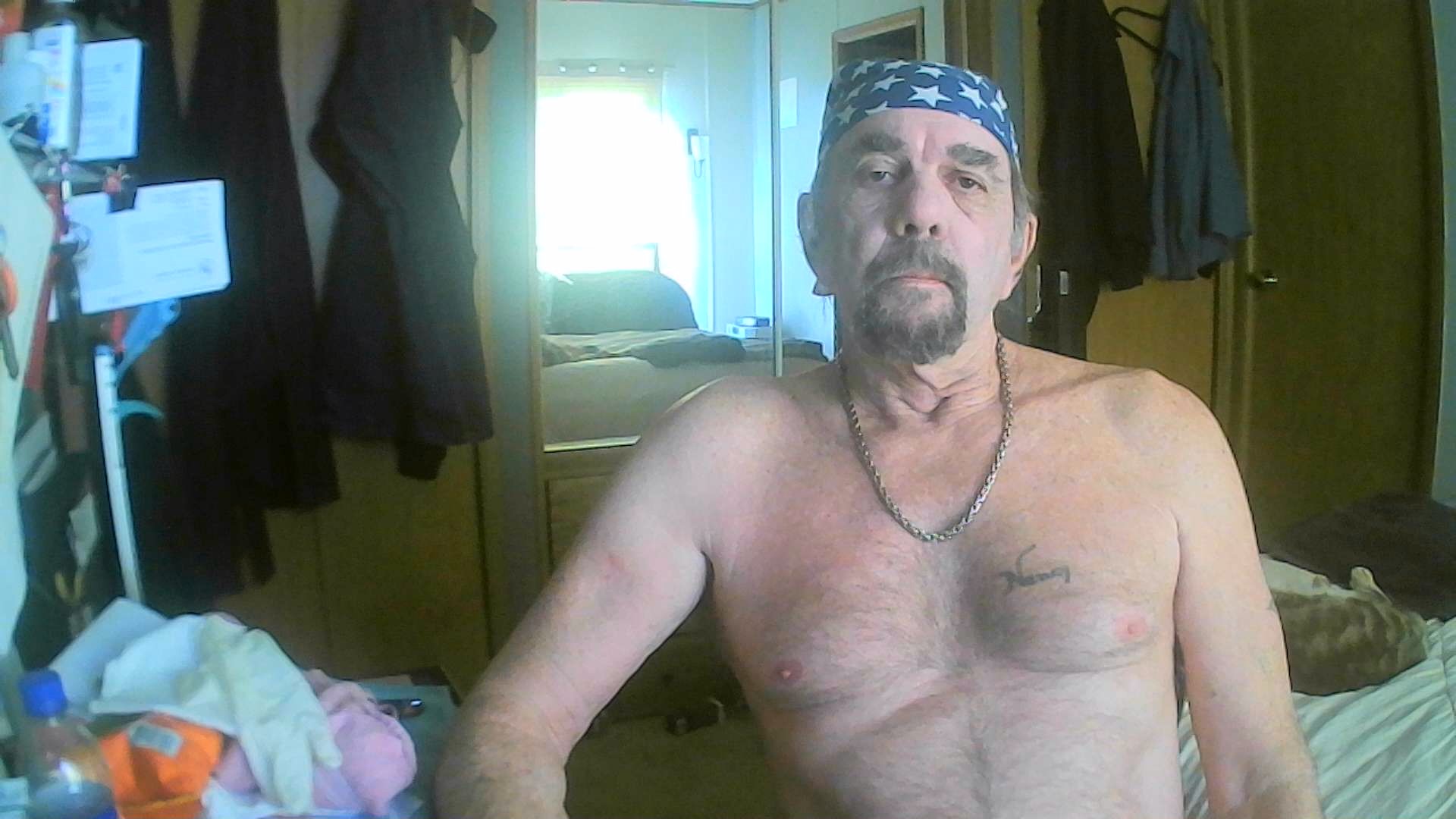 lonely widower - Photo 2