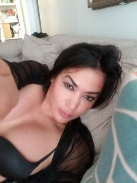 Chica caliente en la ciudad - Photo 1