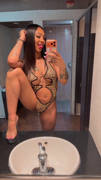 Outcall with Naomi 😍 Elite upscale provider 😍 - Photo 1