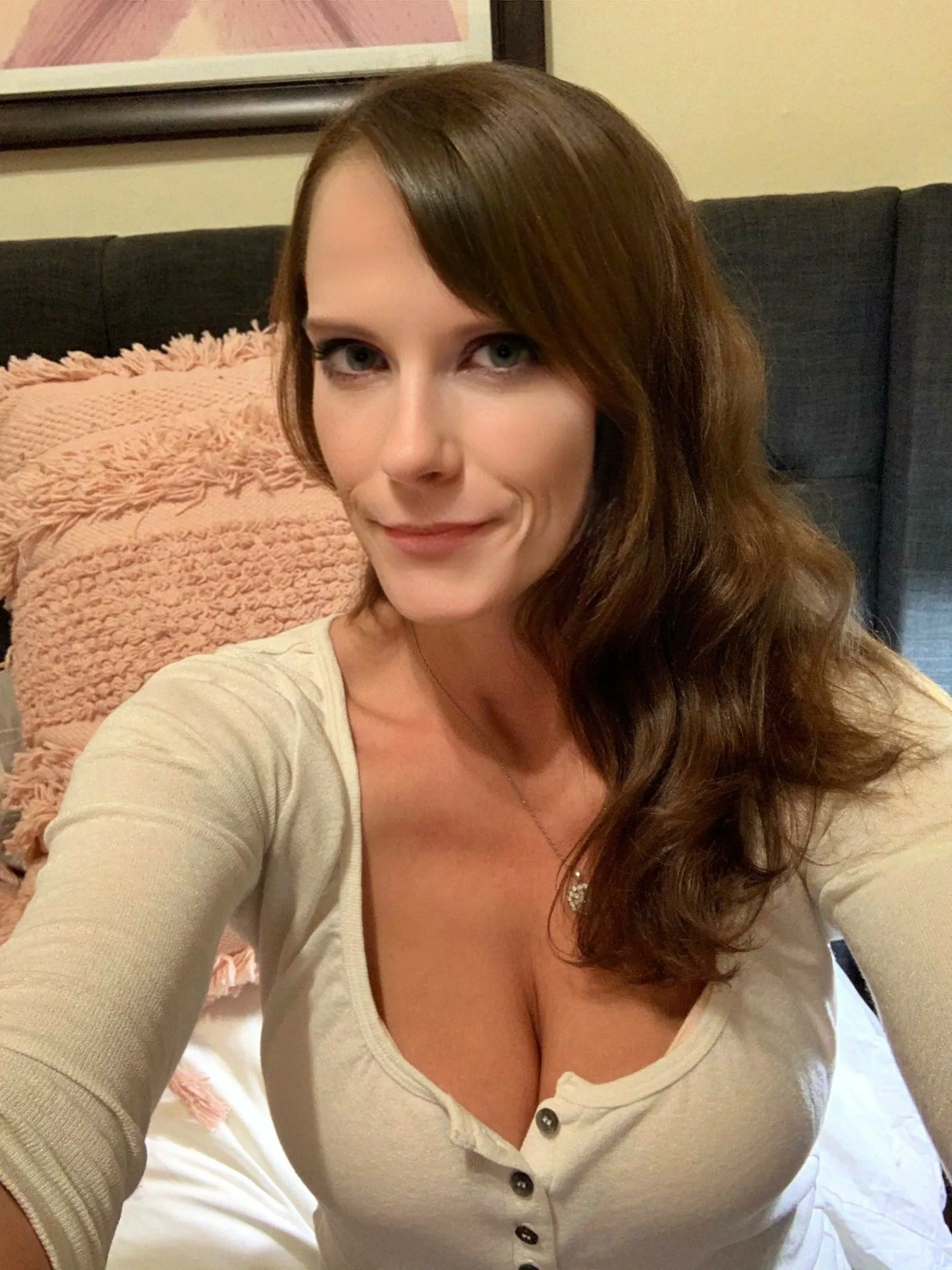 I’m looking for something genuine and meaningful. Someone who is honest, loyal, affectionate, emotionally mature, and ready to build a healthy relationship together. I’m not looking for games or temporary attention—I want a real connection that can grow into something lasting. ❤️ - Photo 2