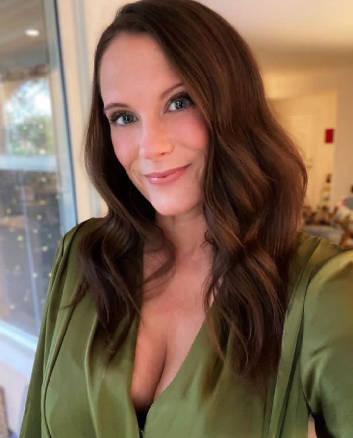 I’m looking for something genuine and meaningful. Someone who is honest, loyal, affectionate, emotionally mature, and ready to build a healthy relationship together. I’m not looking for games or temporary attention—I want a real connection that can grow into something lasting. ❤️ - Photo 3