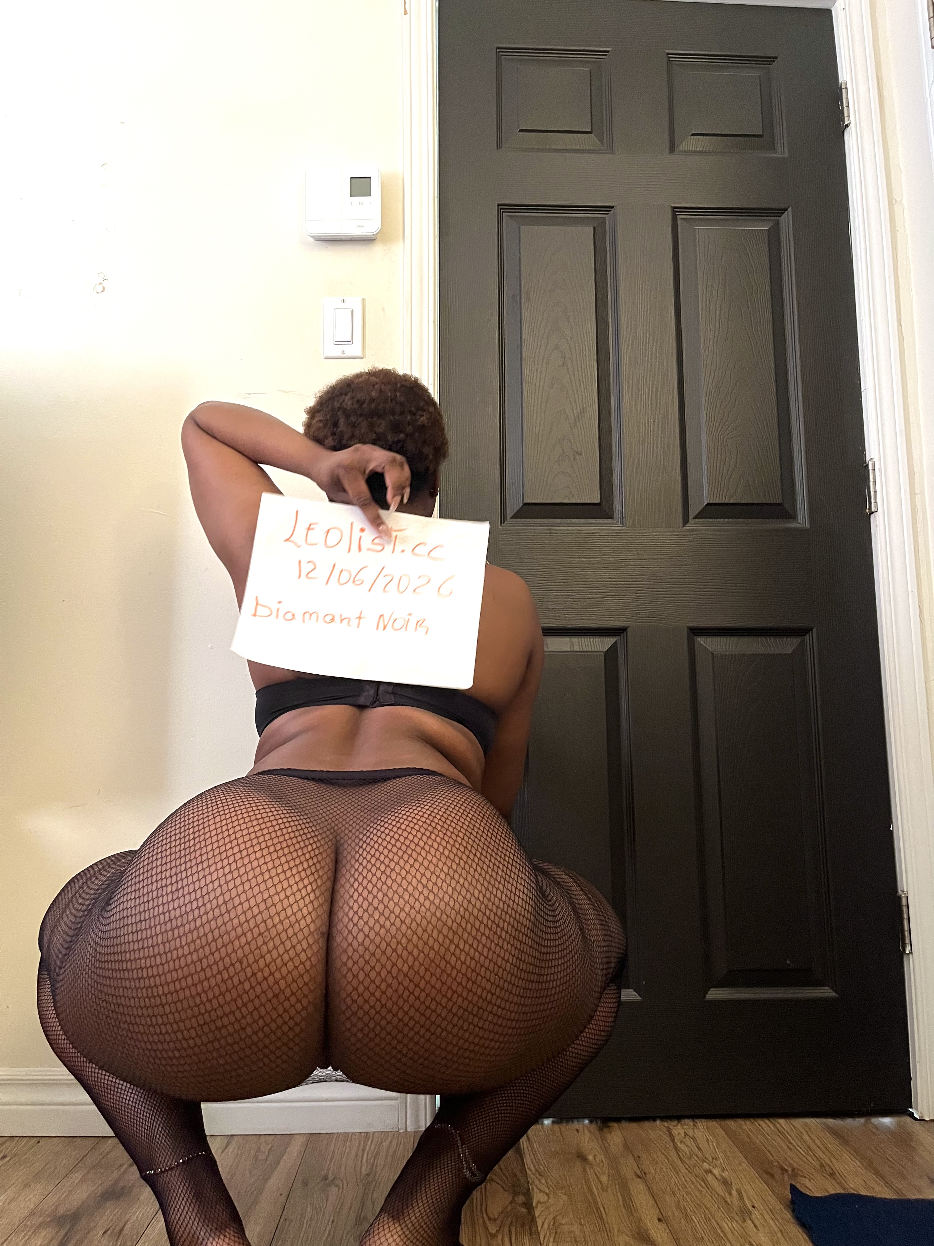 Escorte avec Chatte rose bien mouillé avec un gros cul,  - Photo 2