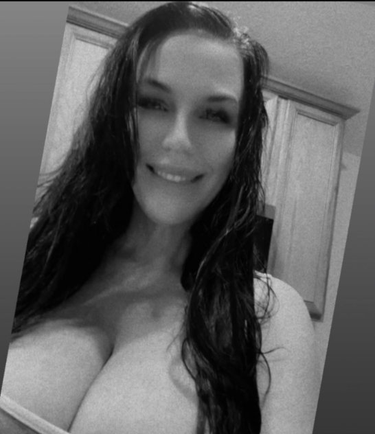 Sweet and affectionate 36 H-I all natural breast - Photo 1