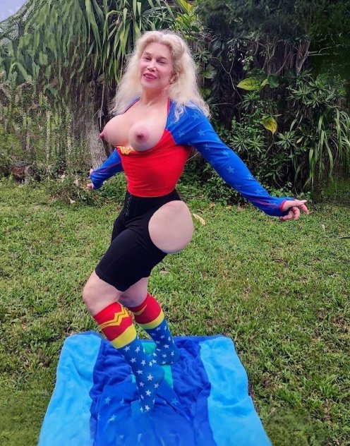 561.679.8267 A Wonder-Full Woman & A Super-Girl - Photo 2