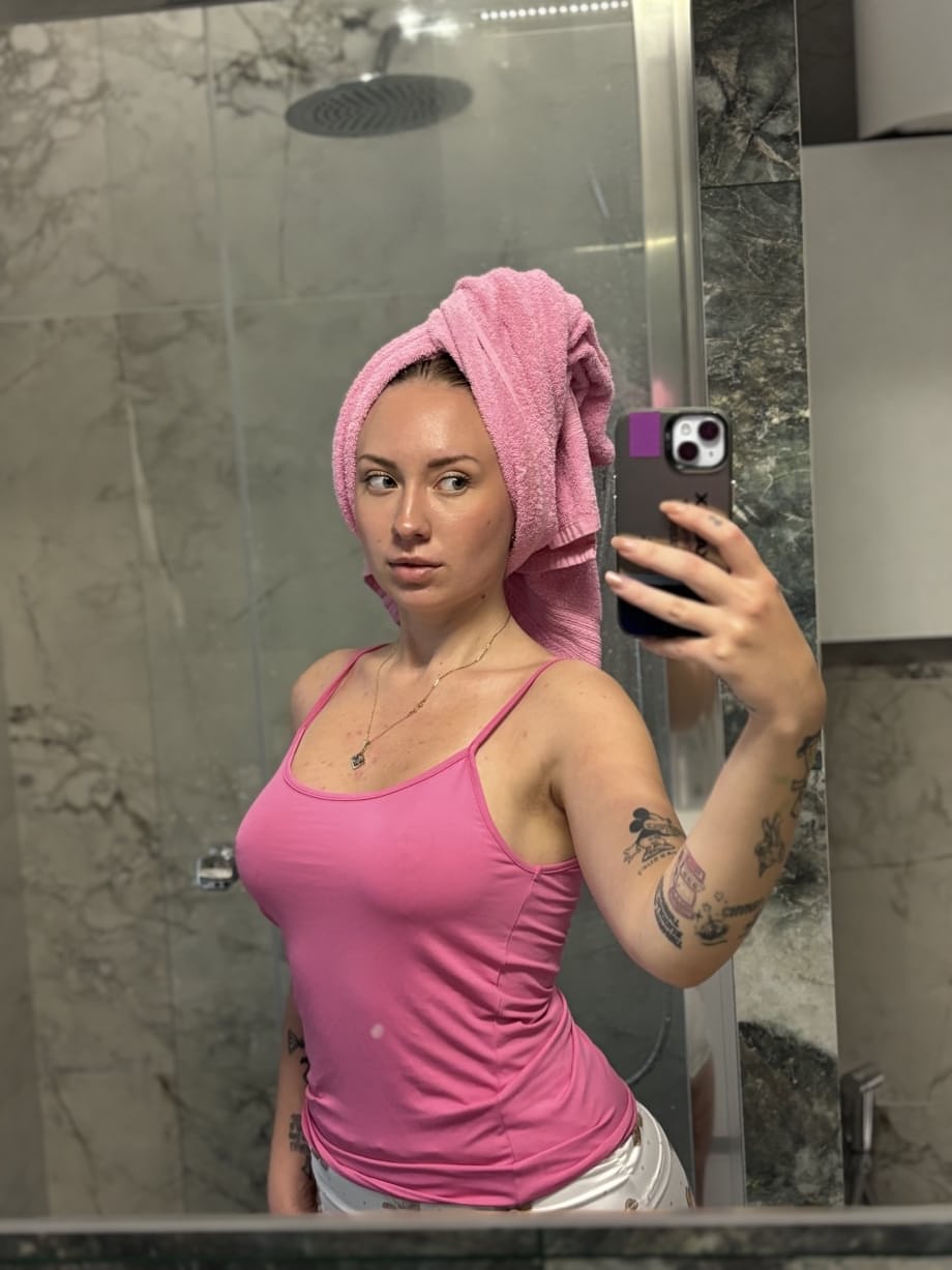 Horny Woman looking Hard Big Cock for Hookup Tonight - Photo 1
