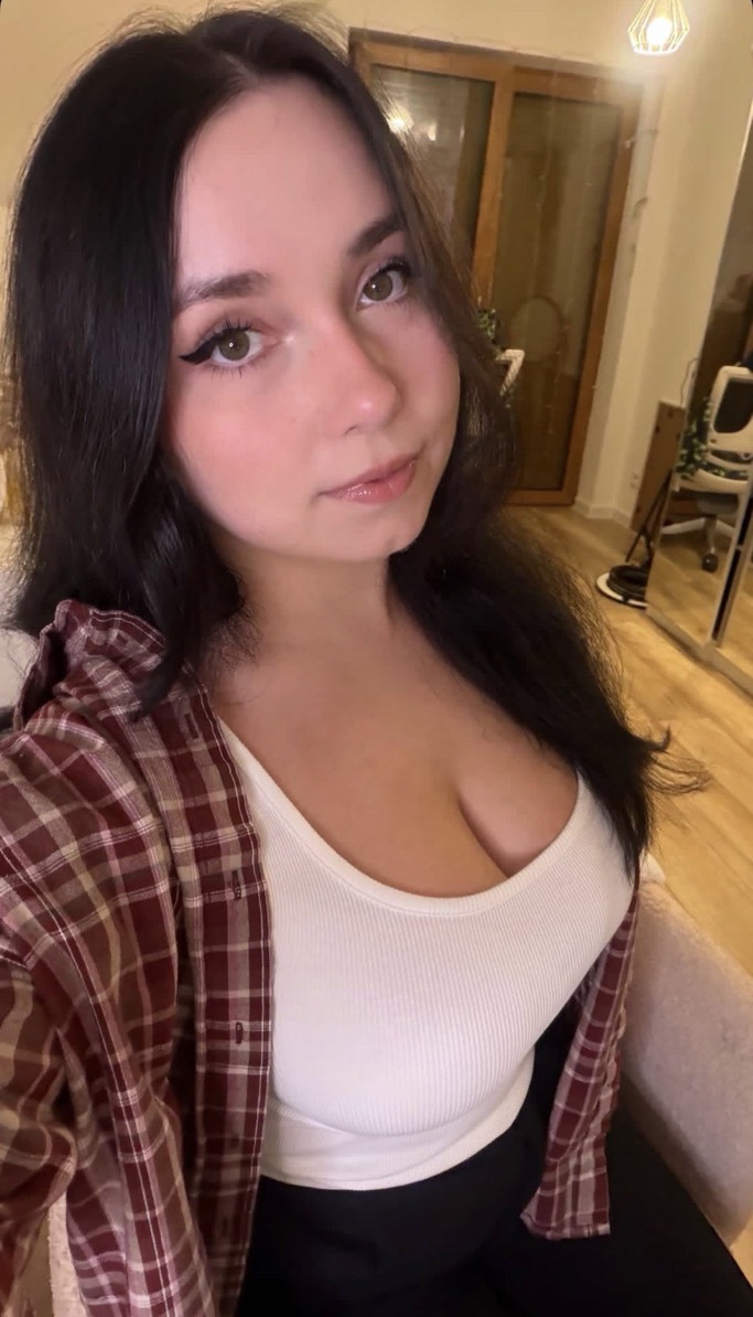 Beauty Carfun Home Hotel Available Incall OutCall!! FUN,NASTY VIDEOS FOR SELL. I’m down for meet up also available for FaceTime fun and video chat message me if you’re interested I’m always open for both Incall and outcall service - Photo 1