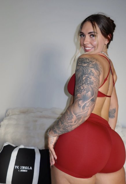 Elegant, friendly, and passionate about creating memorable experiences - Photo 4