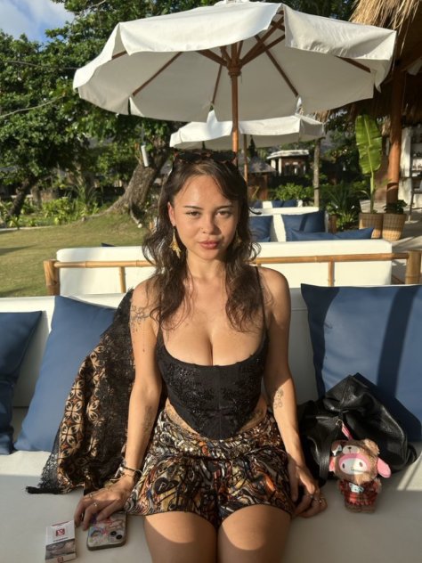 Hello, I’m available, you going to host or I host? - Photo 3