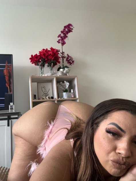 Hi guys! I’m a sexy latina who loves meeting new people.. - Photo 1