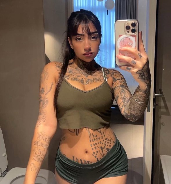 I’m available for both incall and outcall - Photo 1