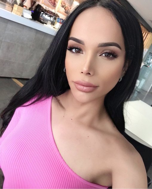Stunning Pia - Photo 2