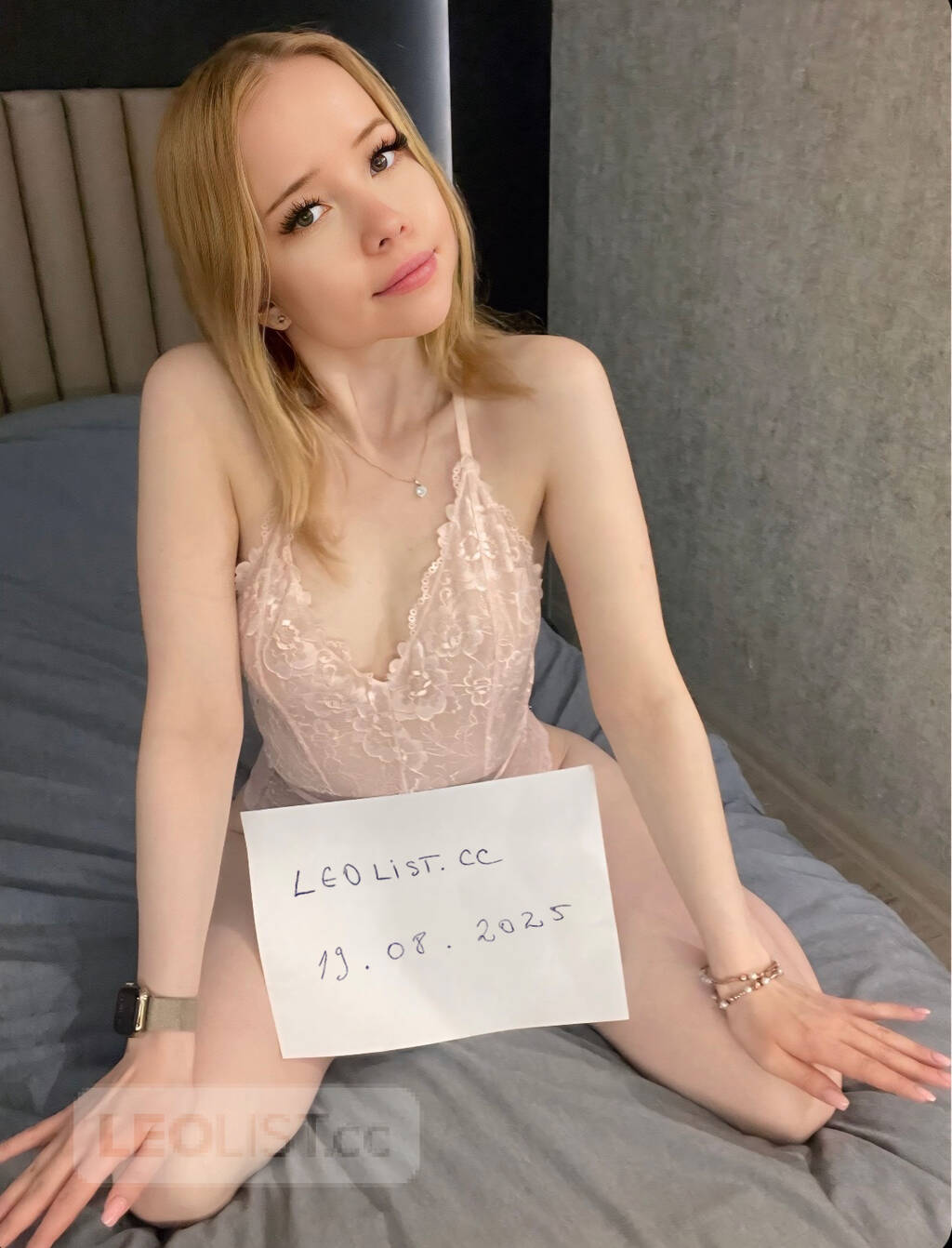Fresh 18-year-old Doll - $90 two cumshots - Photo 1