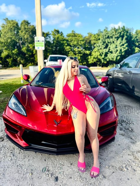 Latina - Photo 1