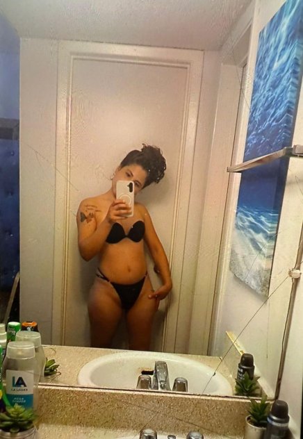 Soy una chica sexi disponible 24/7 - Photo 2