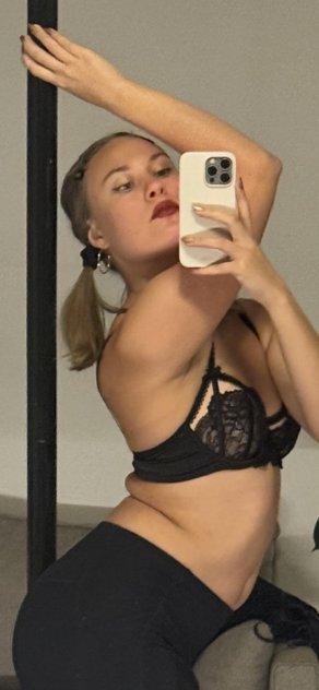 I’m Available - Photo 2