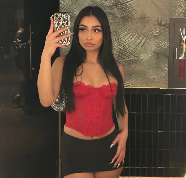 Latina hourglass curves! Outcalls and 100% Independant!!! - Photo 2