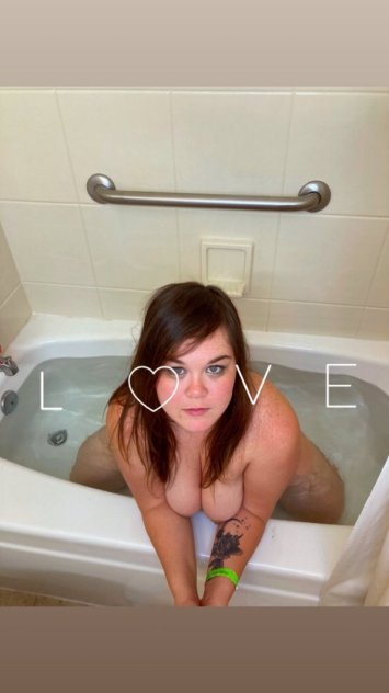 Am available - Photo 2